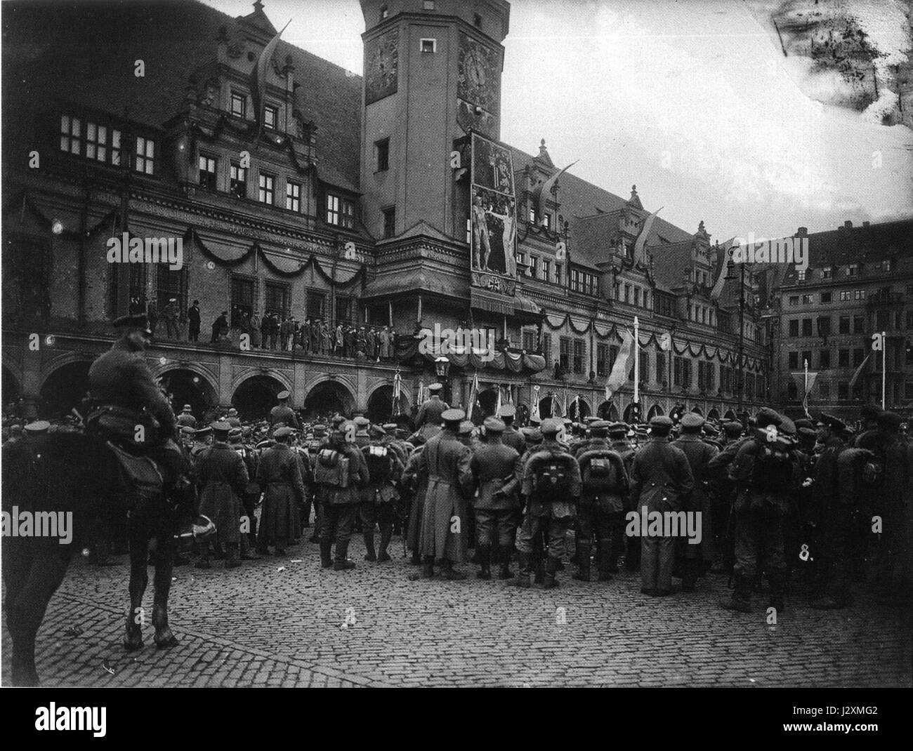 Il s'agit d'un événement ou d'un document lié au 107e régiment d'infanterie à Leipzig le 15 décembre 1918, probablement une réception ou une activité militaire de la période post-guerre. Banque D'Images Il s'agit d'un événement ou d'un document lié au 107e régiment d'infanterie à Leipzig le 15 décembre 1918, probablement une réception ou une activité militaire de la période post-guerre. Banque D'Images