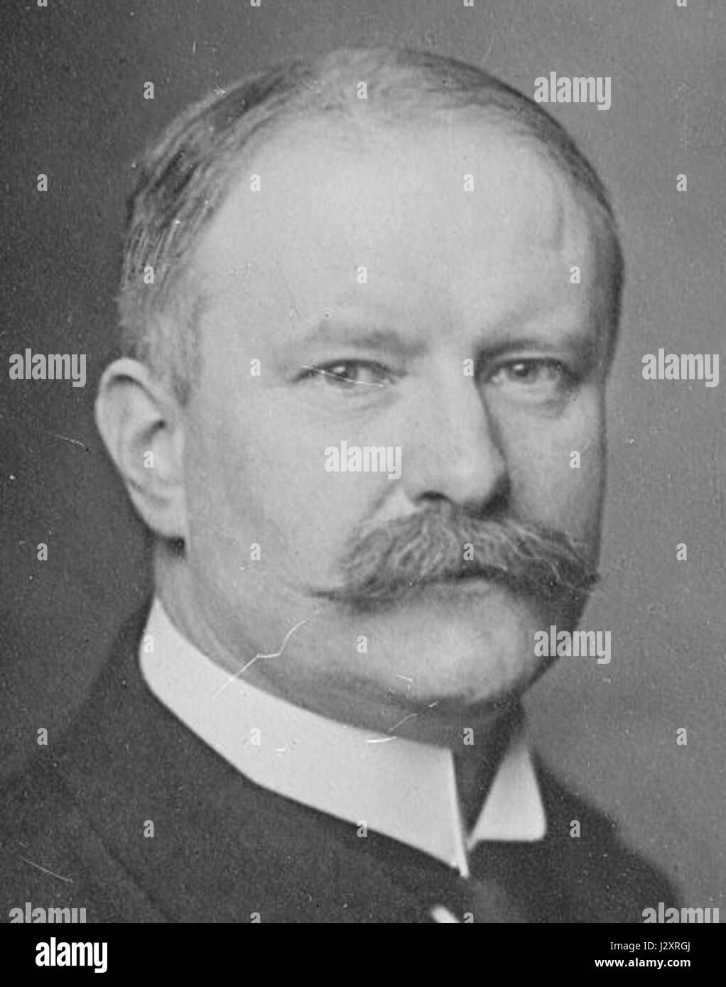 August Bier était un chirurgien allemand, réputé pour son travail de pionnier en anesthésie régionale. Son développement de l'anesthésie rachidienne a considérablement avancé les techniques chirurgicales modernes. Banque D'Images