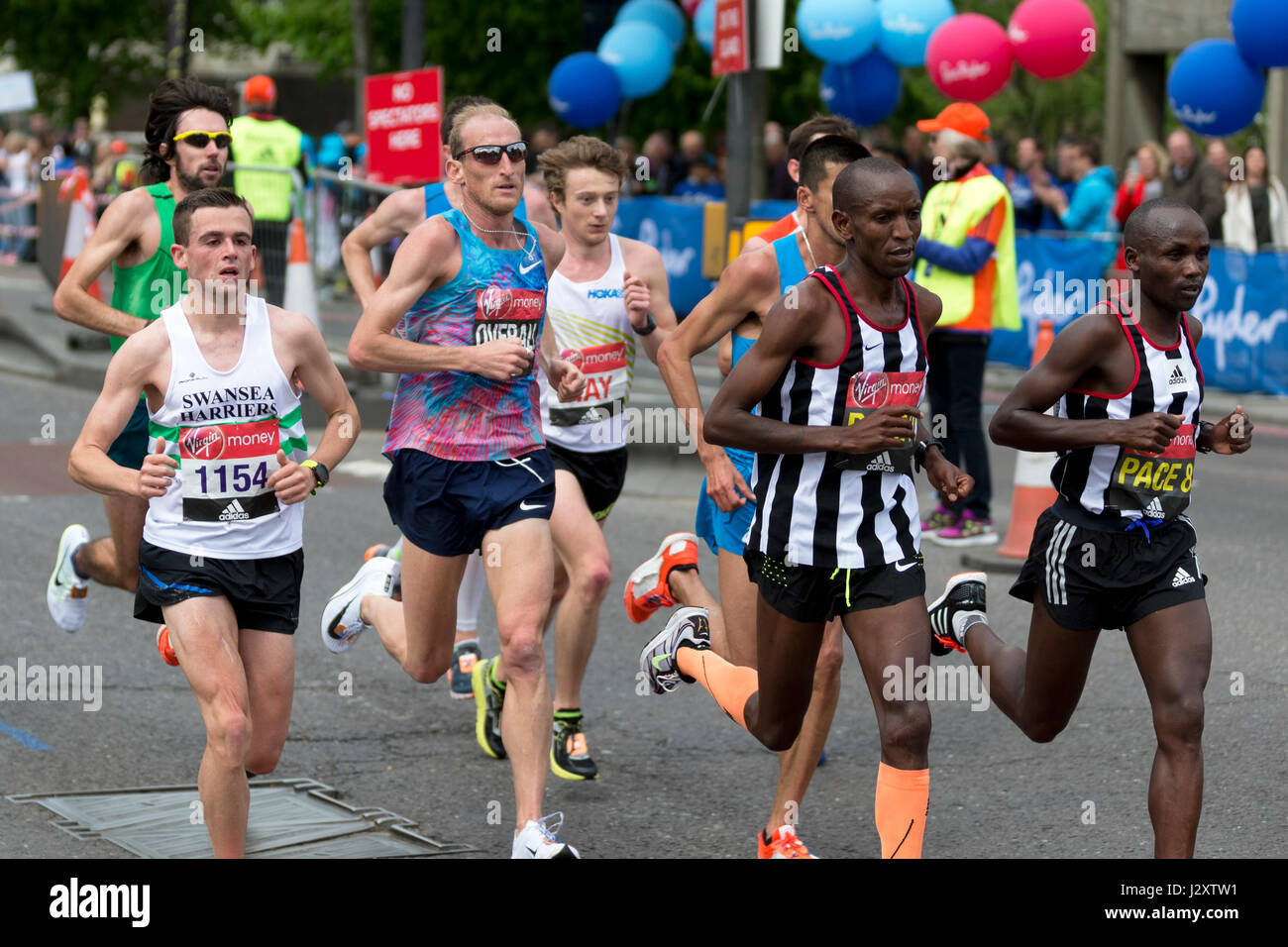 Virgin Money Marathon de Londres 2017, l'Autoroute, Londres, Royaume-Uni. Banque D'Images