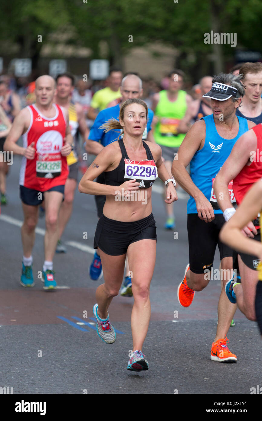 Virgin Money Marathon de Londres 2017, l'Autoroute, Londres, Royaume-Uni. Banque D'Images