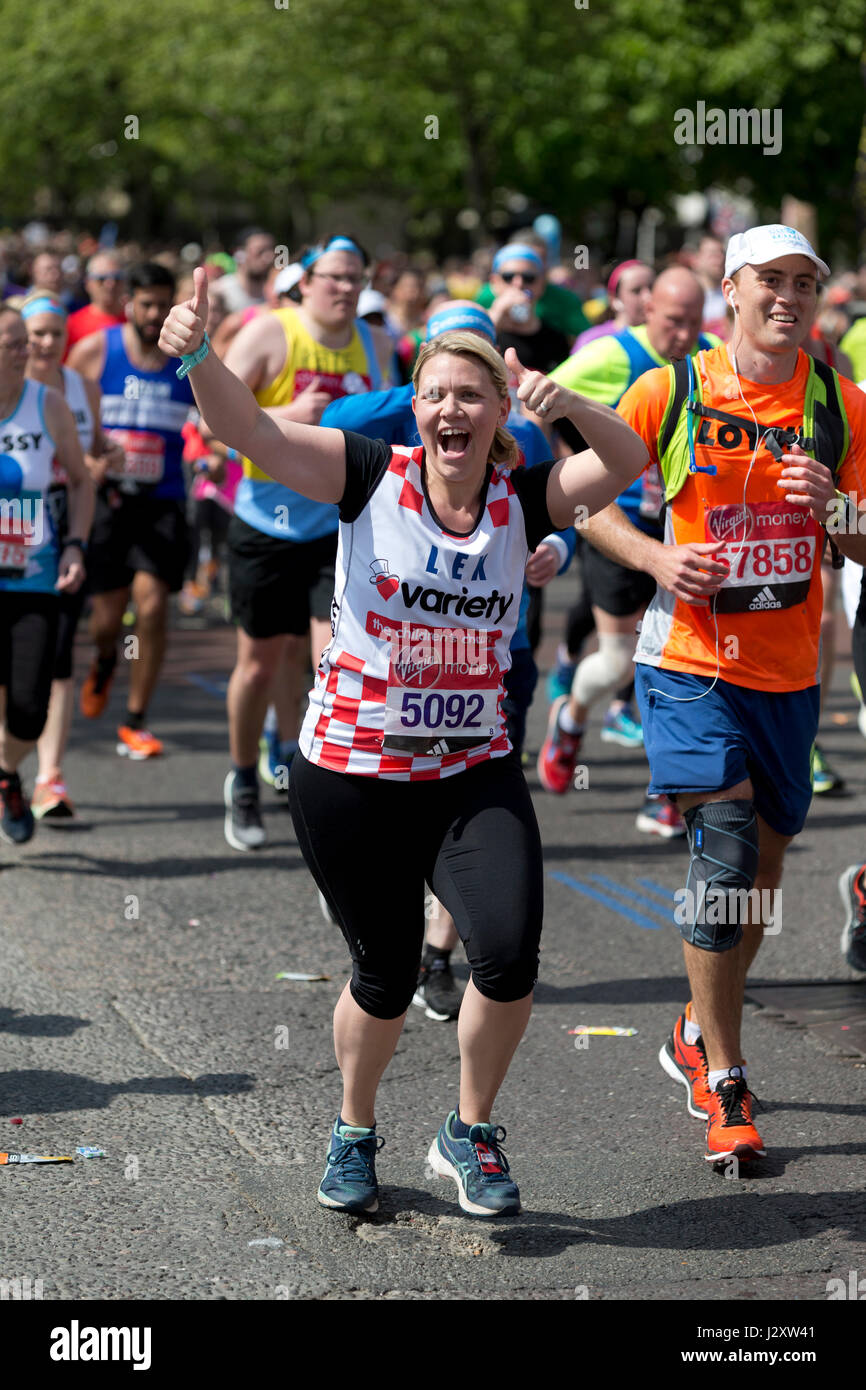 Virgin Money Marathon de Londres 2017, l'Autoroute, Londres, Royaume-Uni. Banque D'Images