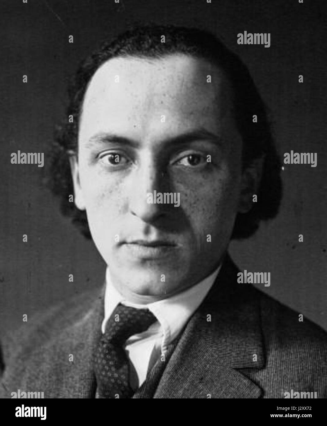 Bernard Lecache (1923) est un artiste français reconnu pour sa contribution au début du XXe siècle Ses œuvres reflètent souvent l'évolution des styles de l'époque, incorporant à la fois des éléments figuratifs et abstraits. Les pièces de Lecache se caractérisent par leurs couleurs vibrantes et leurs compositions dynamiques. Banque D'Images