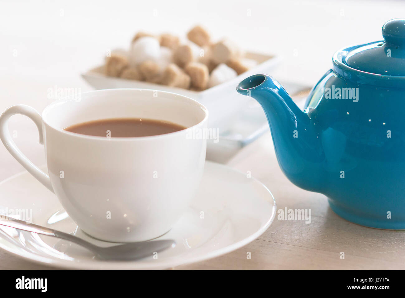 Tasse de thé théière vaisselle rafraîchissement rafraîchissante boisson stimulante British Banque D'Images