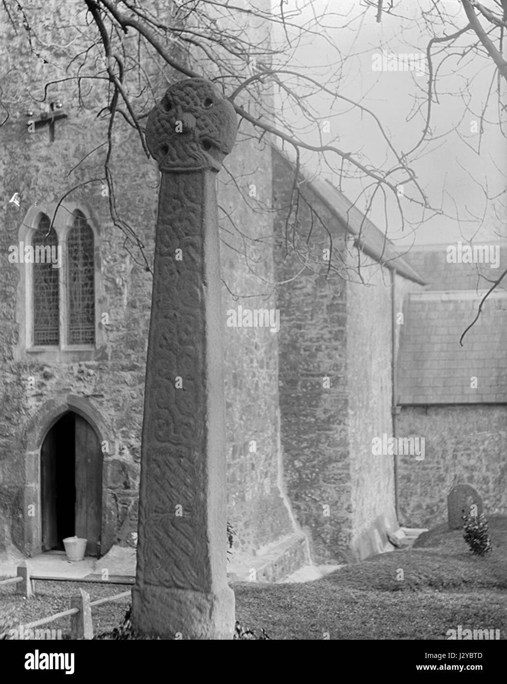 Croix celtique située dans le cimetière de St Nicolas et St Teilo's Church, pénalement Banque D'Images