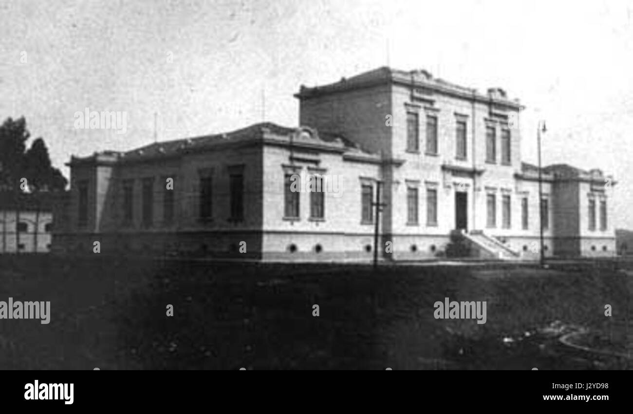 Butantan 1986 fait référence à une collection d'événements ou de développements importants à l'Institut Butantan, un établissement de recherche médicale de premier plan au Brésil. Il met en lumière les progrès réalisés dans le développement de vaccins et les initiatives de santé publique de cette période. Banque D'Images