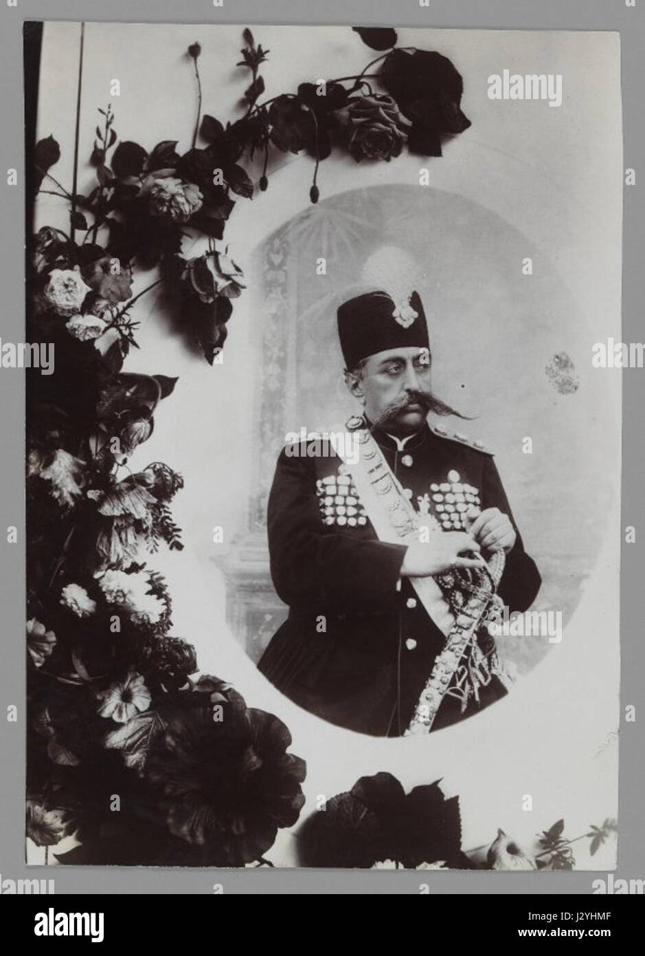 Le Musée de Brooklyn - Photographie d'une photographie de Mozaffar al-Din Shah dans l'un des insignes Coronation 274 Photographies Vintage Banque D'Images