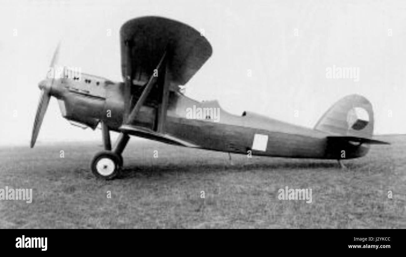 L’AERO A 100 est un modèle d’avion historique connu pour son design et son innovation dans le domaine de l’aviation. Il représente les premiers progrès de la technologie aéronautique et a joué un rôle dans le développement du vol au cours du XXe siècle. Banque D'Images