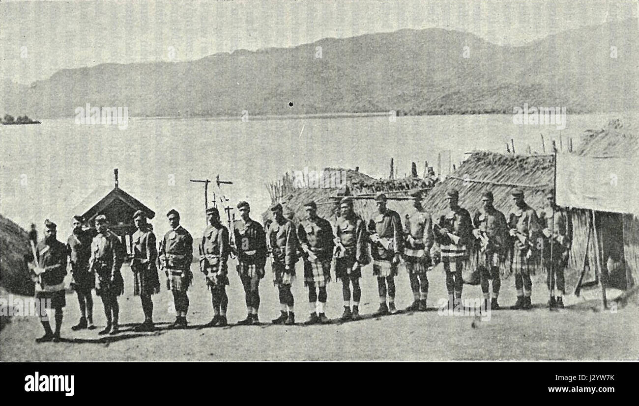 Le capitaine mair et certains de ses soldats te arawa Banque D'Images