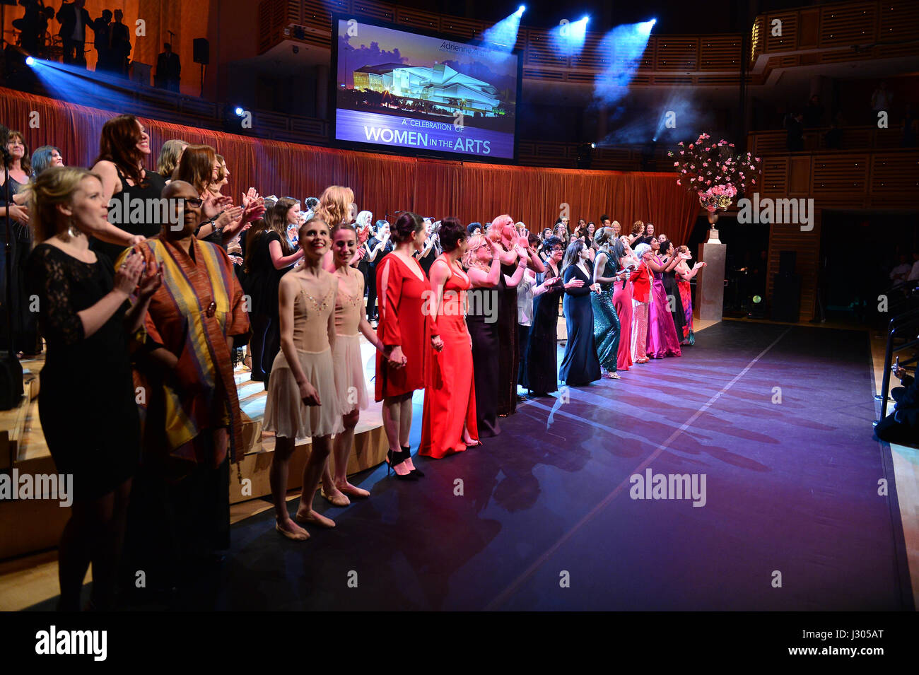 Adrienne Arsht Center's 11ème concert de gala de la saison : une célébration de la femme dans les Arts à Knight Concert Hall avec : Judith Jamison, Raechel, Sparreo Radiushina Michelle Ortiz, Marina, Nancy Cartwright, grande tempête, Tig Notaro, Chita Rivera, Gloria Estefan, Adrienne Arsht, Nicole Henry, Vanessa Williams, Rita Moreno, Alicia Hall Moran, Elena Maria Garcia Où : Miami, Florida, United States Quand : 31 mars 2017 : Crédit Photographie/WENN.com JLN Banque D'Images