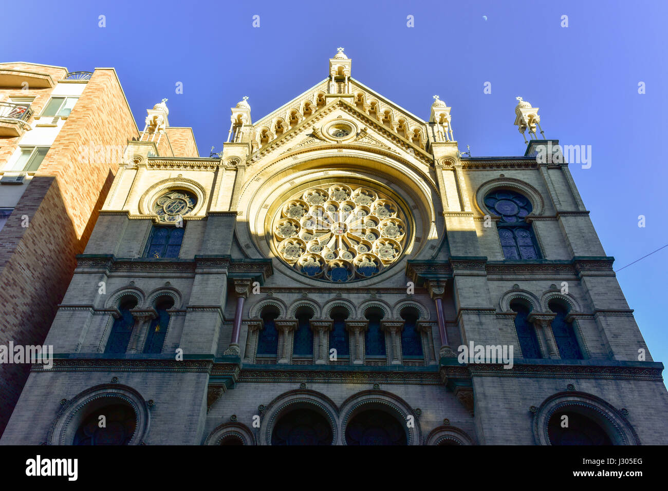 L'Eldridge Street synagogue, construite en 1887, est un monument historique national synagogue de Manhattan dans le quartier de Chinatown. Banque D'Images