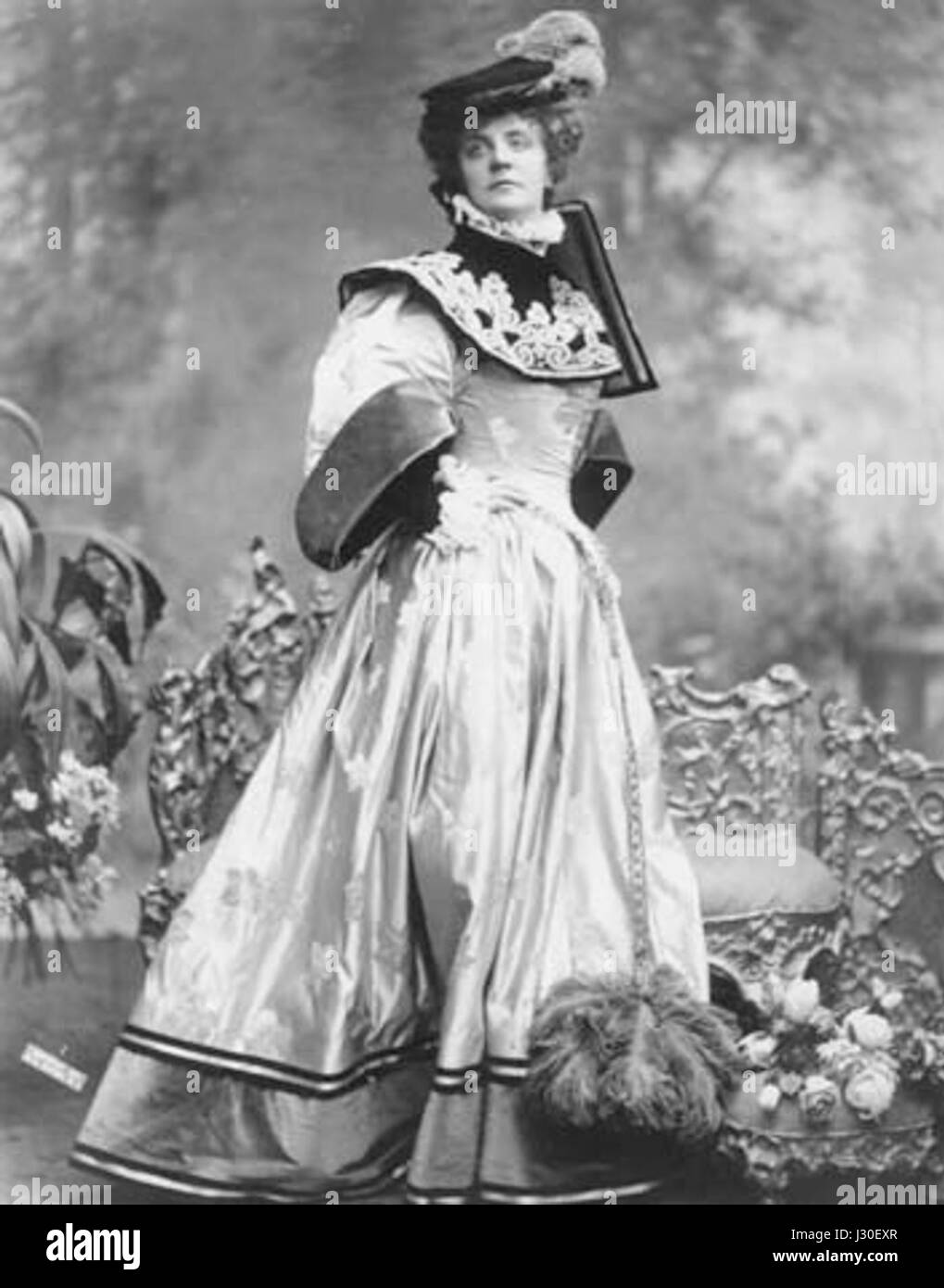 ADA Rehan est une actrice américaine connue pour ses performances sur scène à la fin du XIXe siècle. Elle a été célébrée pour ses rôles dans des pièces classiques, contribuant de manière significative au théâtre américain. Banque D'Images