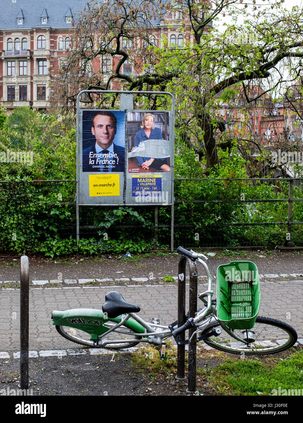 Strasbourg, Emmanuel Macron, Marine Le Pen affiches, 2 candidats finalistes pour l'élection du président français mai 2017, Alsace, France, Europe, Banque D'Images