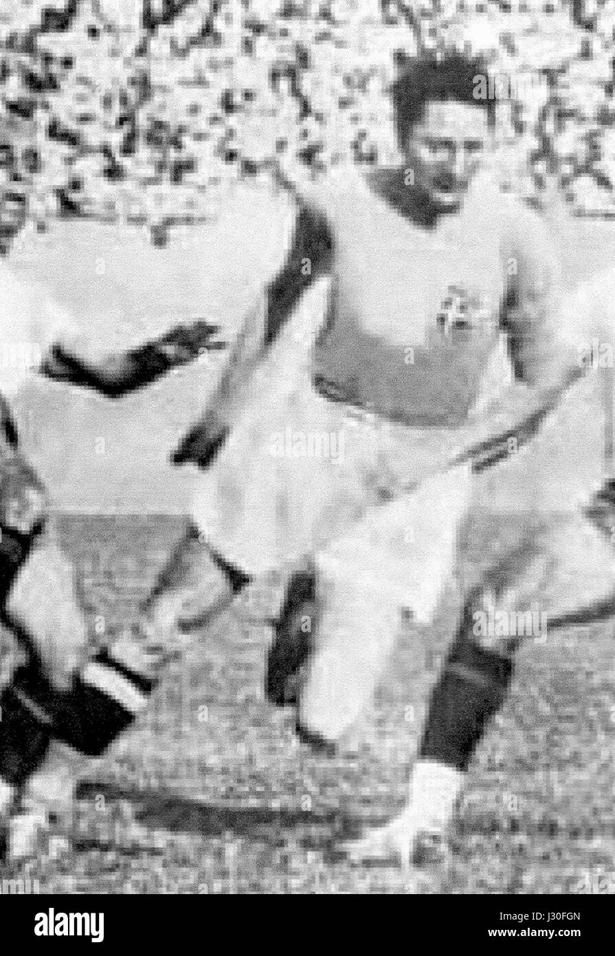 Silvio Piola était un footballeur italien emblématique connu pour son temps avec l'équipe nationale italienne. Ses contributions au sport, y compris son rôle dans la victoire de l'Italie en Coupe du monde 1938, consolident sa place dans l'histoire du football. Banque D'Images