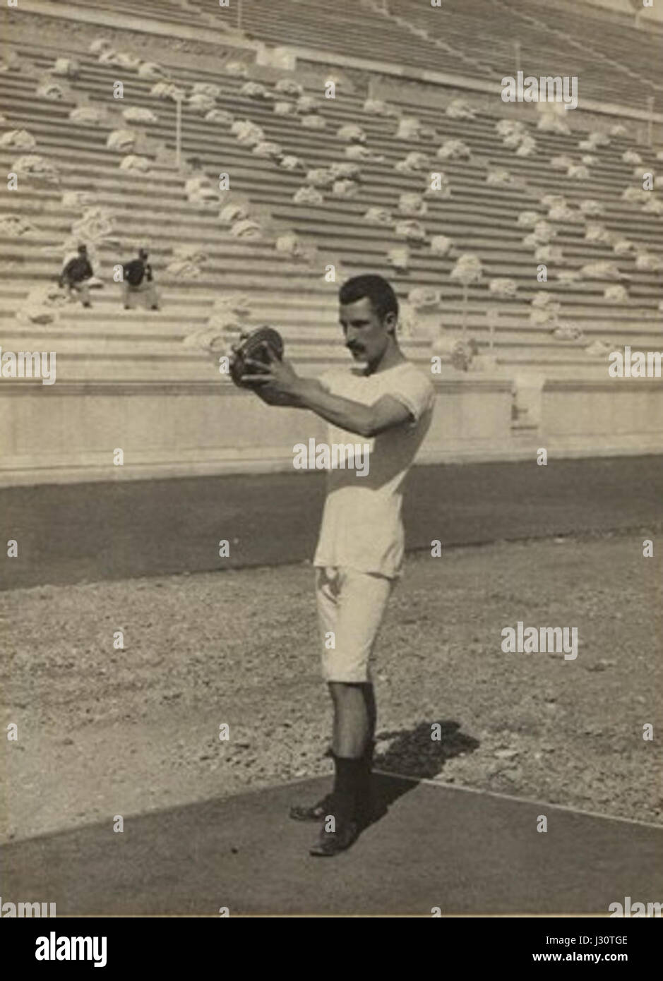 Les Jeux olympiques d'été de 1896, qui se sont tenus à Athènes, ont été les premiers Jeux olympiques modernes. L'événement a marqué le retour des Jeux Olympiques après une longue pause, avec des athlètes du monde entier participant à diverses épreuves. Les Jeux olympiques de 1896 ont jeté les bases de l'avenir du mouvement olympique et de la culture sportive mondiale. Banque D'Images