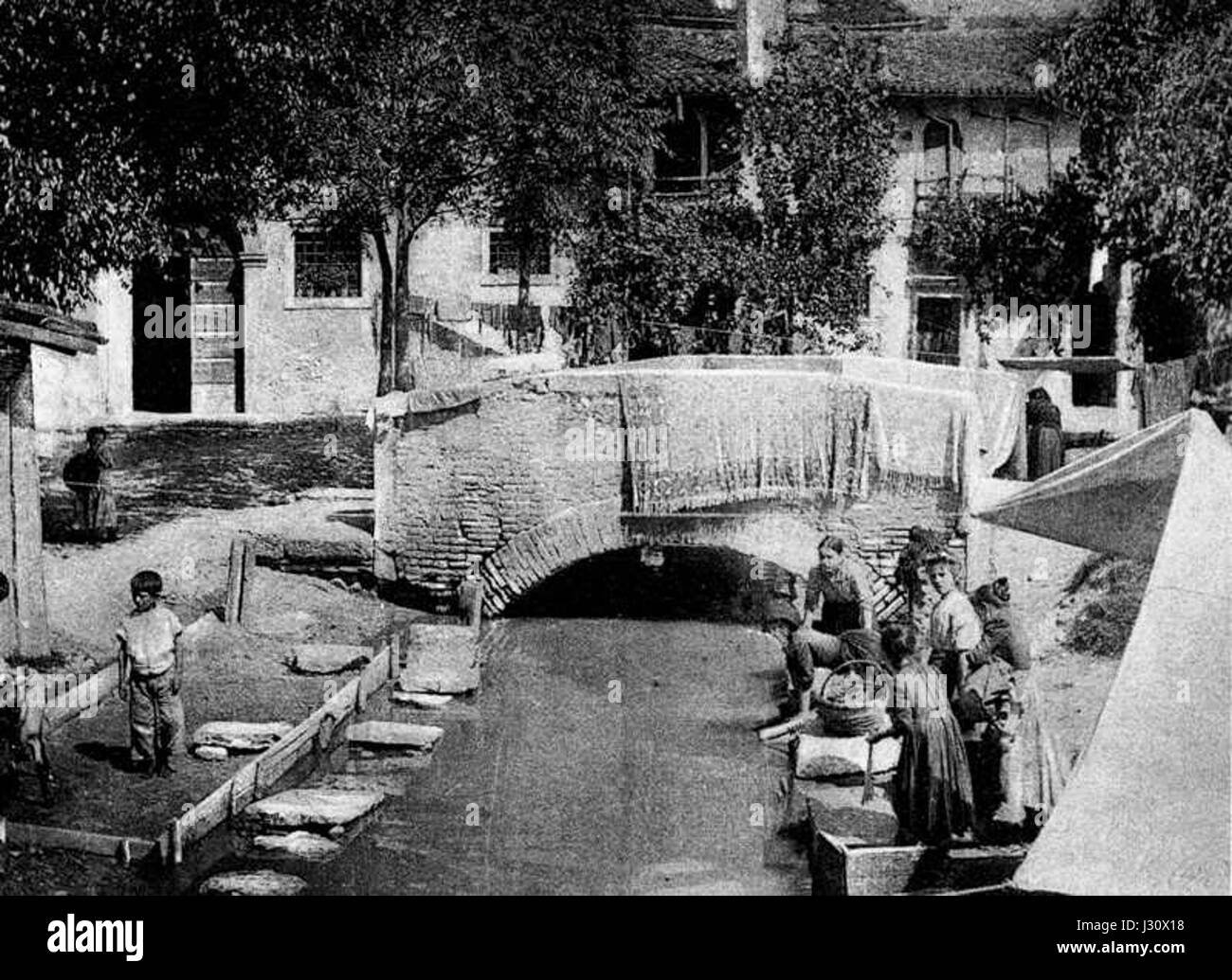 « VeronaFotoOld » fait probablement référence à des photographies historiques de Vérone, en Italie, capturant l'architecture de la ville, les rues et les monuments historiques d'une époque passée. Banque D'Images