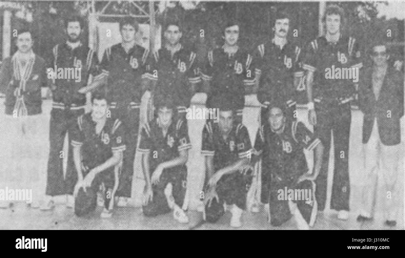 'Libertas Brindisi 1974-75' fait référence à l'équipe sportive historique de Brindisi, en Italie, pendant la saison 1974-75. Cette période est remarquable pour les réalisations de l'équipe dans le basket-ball italien, contribuant au développement du sport dans la région. Banque D'Images