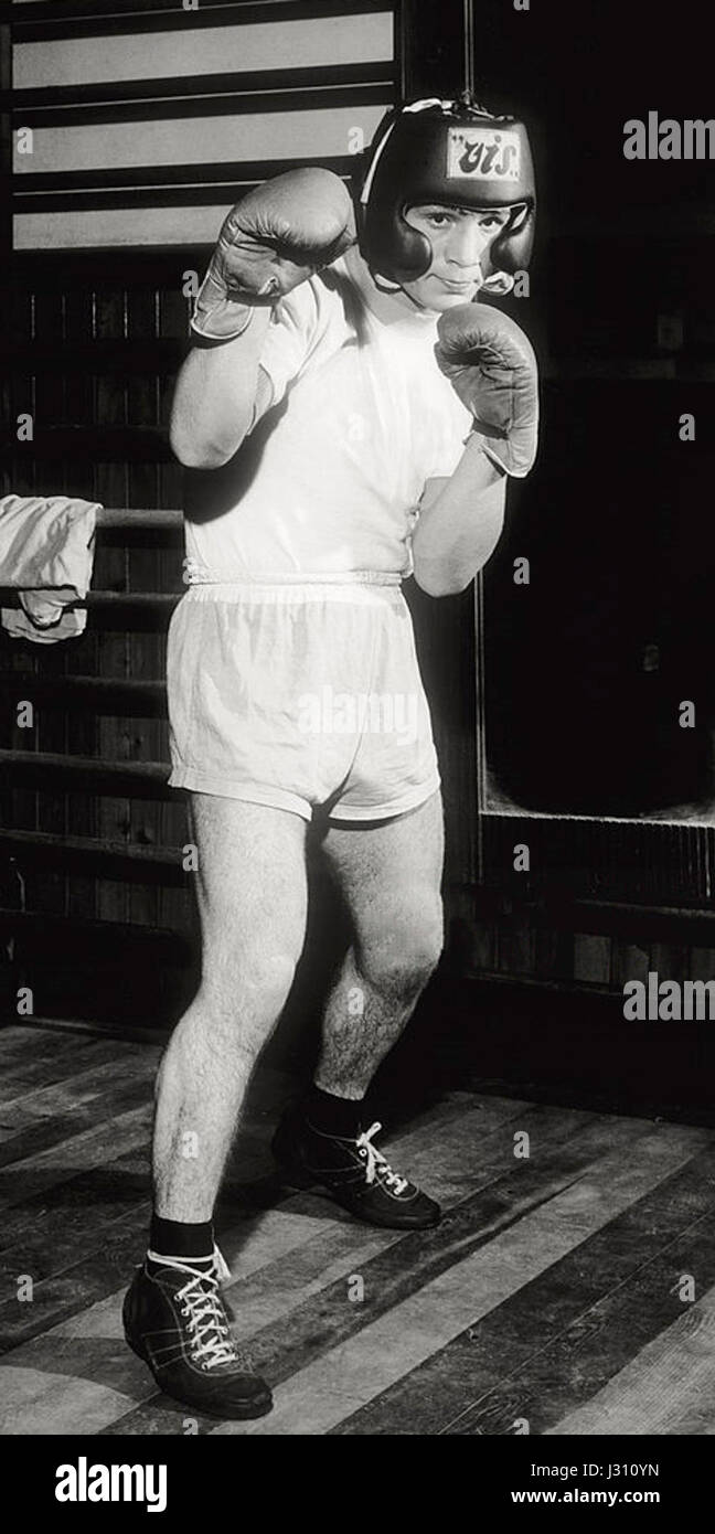 Bruno Arcari est un boxeur professionnel italien, actif dans les années 1960 Connu pour ses compétences sur le ring, il a représenté l'Italie dans les compétitions internationales de boxe et a remporté des victoires notables tout au long de sa carrière. Banque D'Images