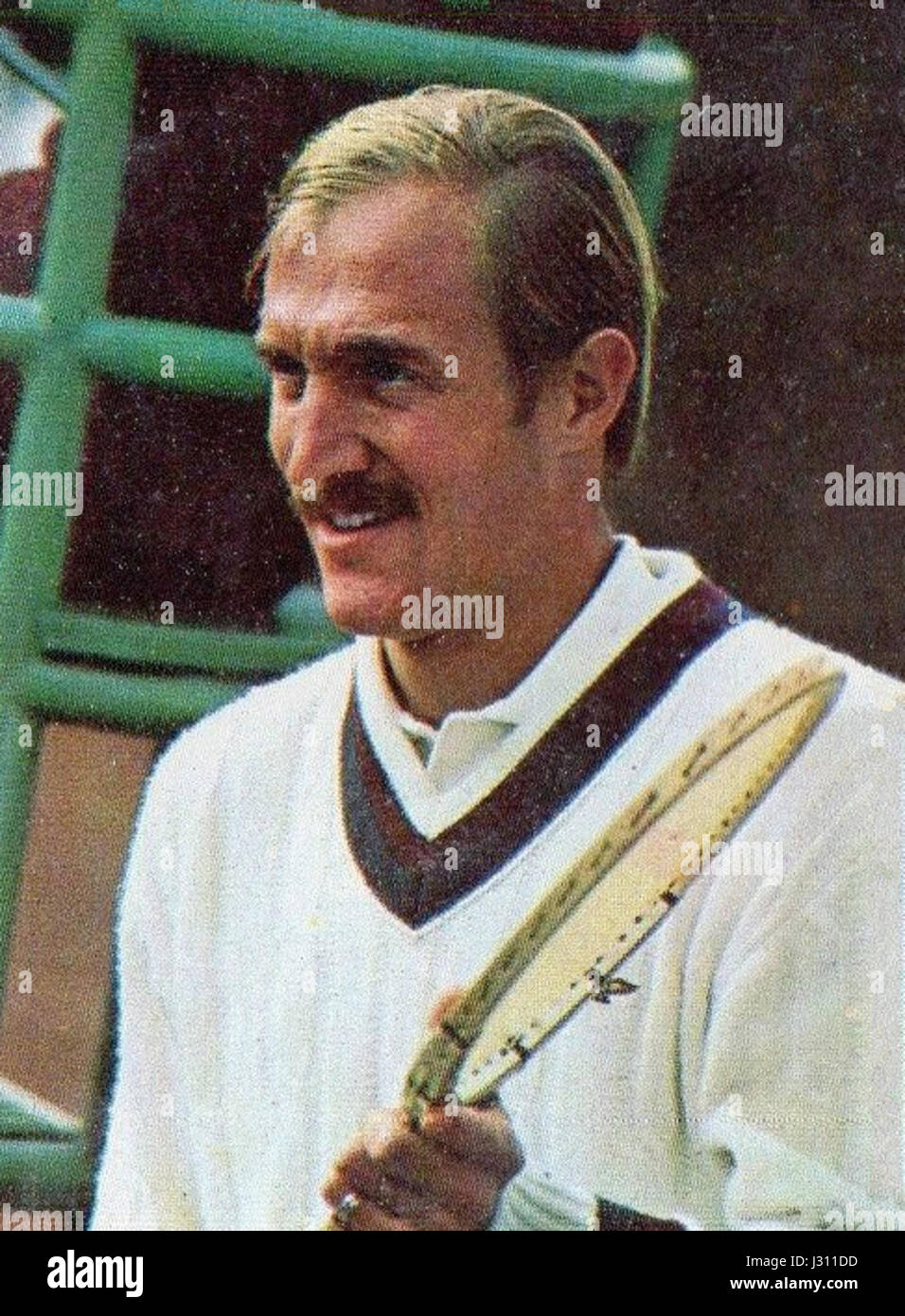 Stan Smith, un célèbre joueur de tennis américain, a remporté le championnat de Wimbledon en 1972. Connu pour son service puissant et sa précision, la victoire de Smith a consolidé sa réputation comme l'un des plus grands joueurs de son époque, marquant un moment clé de sa carrière. Banque D'Images