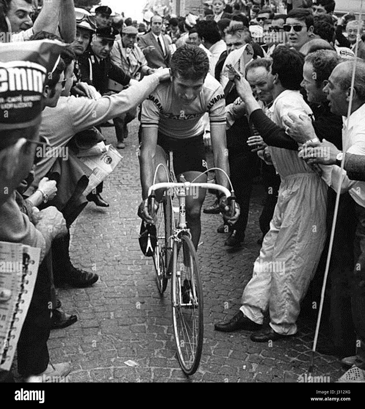 Une image emblématique de Felice Gimondi, le cycliste professionnel italien, de la saison 1968, soulignant ses réalisations dans le monde du cyclisme. Banque D'Images