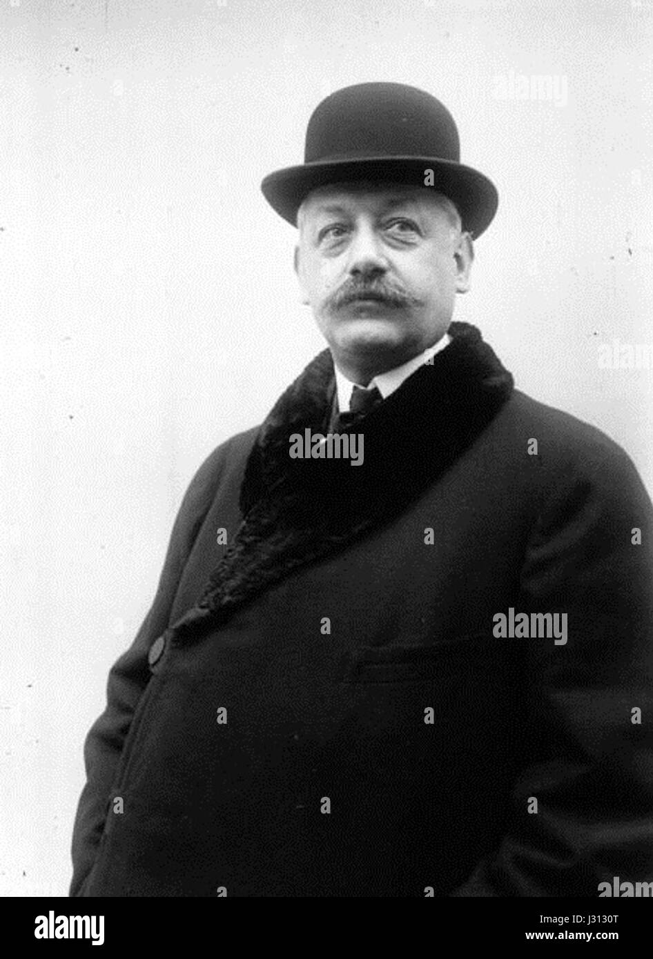 Armand Deperdussin était un homme d'affaires français et un pionnier de l'aviation au début du XXe siècle. En 1913, il participe au développement d’avions innovants et joue un rôle clé dans la croissance des compagnies aériennes en France. Banque D'Images