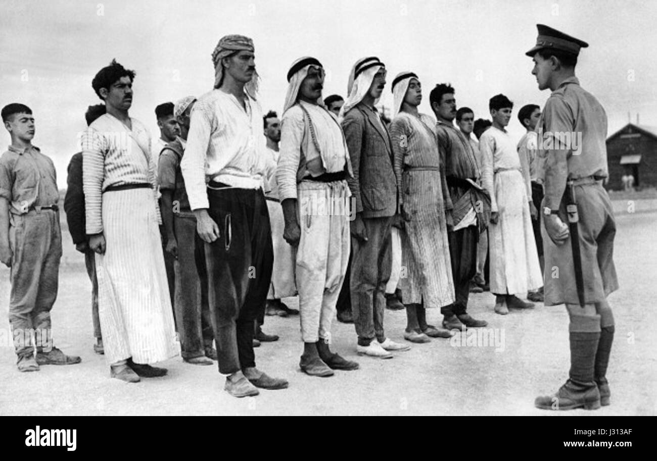 Arab-recrues-line-up-dans-le-British-Mandate-de-Palestine-sur-décembre-28-1940 Banque D'Images