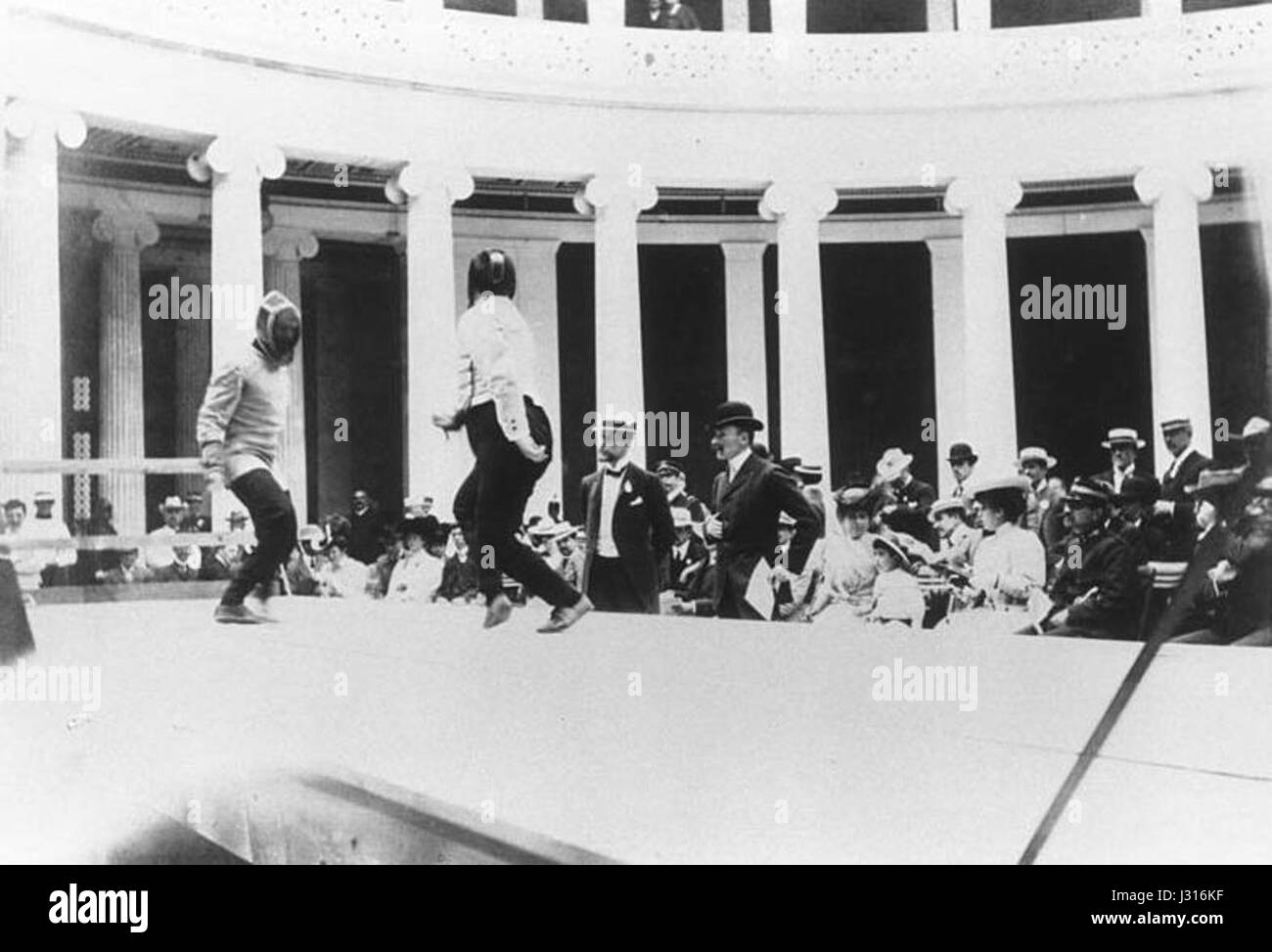 1896-A--match d'escrime Banque D'Images