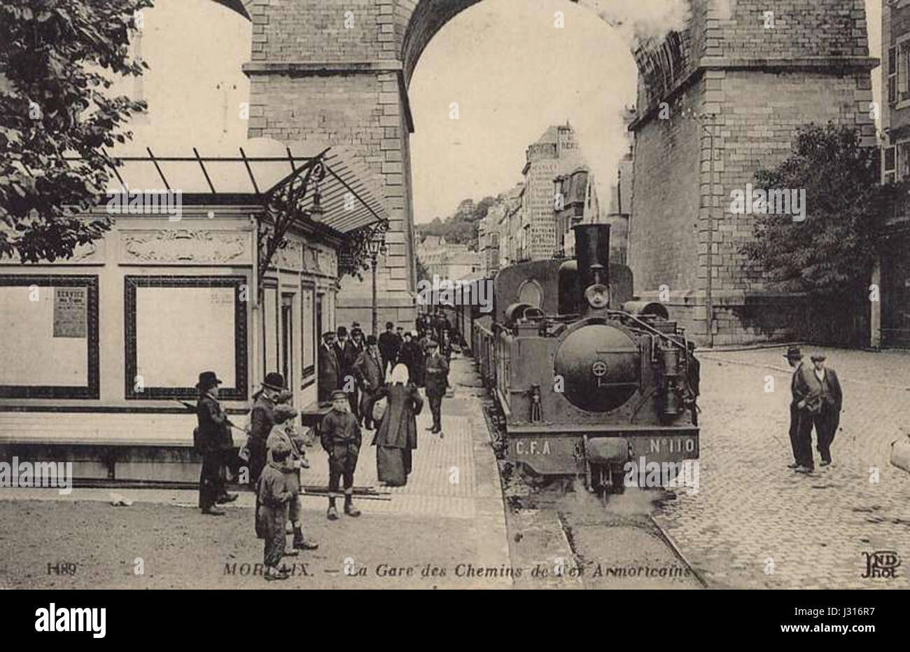 Le CFA-Morlaix est un club de football français situé à Morlaix, en Bretagne. Le club fait partie des ligues inférieures françaises et joue un rôle important dans les sports régionaux et l’engagement communautaire. Banque D'Images