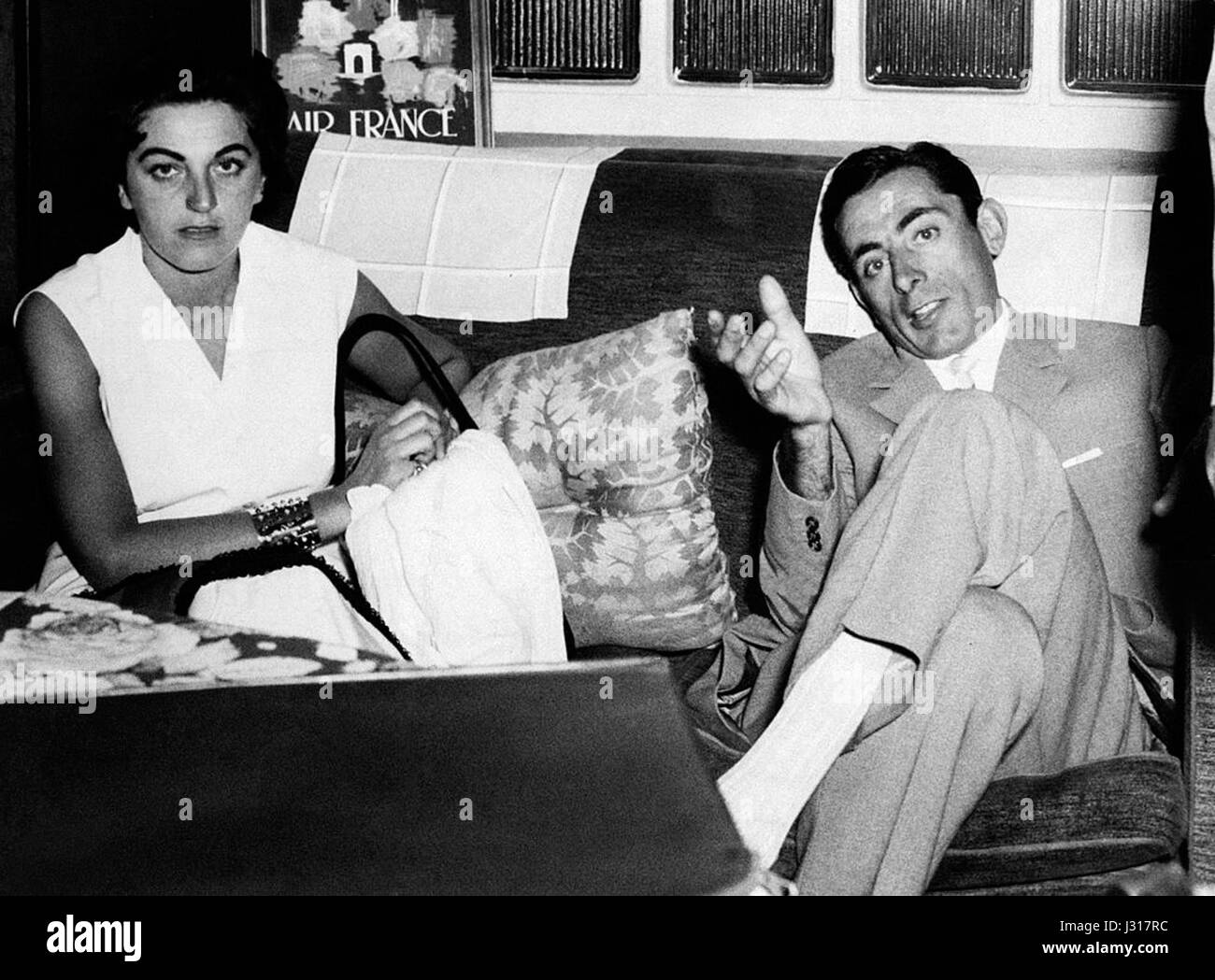 Fausto Coppi, un célèbre cycliste italien, et Giulia Occhini, sa partenaire, étaient représentés sur cette photographie de 1954. L'image souligne leur relation et leur importance dans l'histoire du cyclisme italien. Banque D'Images