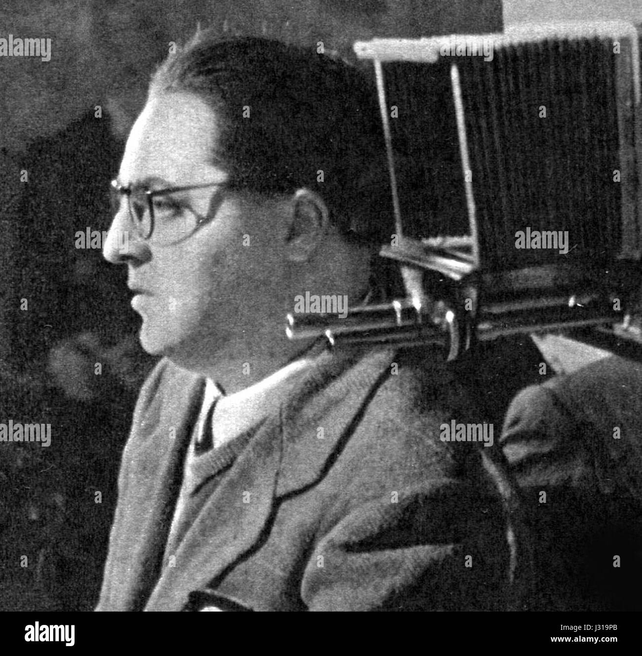 Da Cinema 1942 est un film ou une publication qui présente le cinéma de l'année 1942, mettant en évidence des films et des développements importants dans l'industrie cinématographique pendant cette période. Banque D'Images