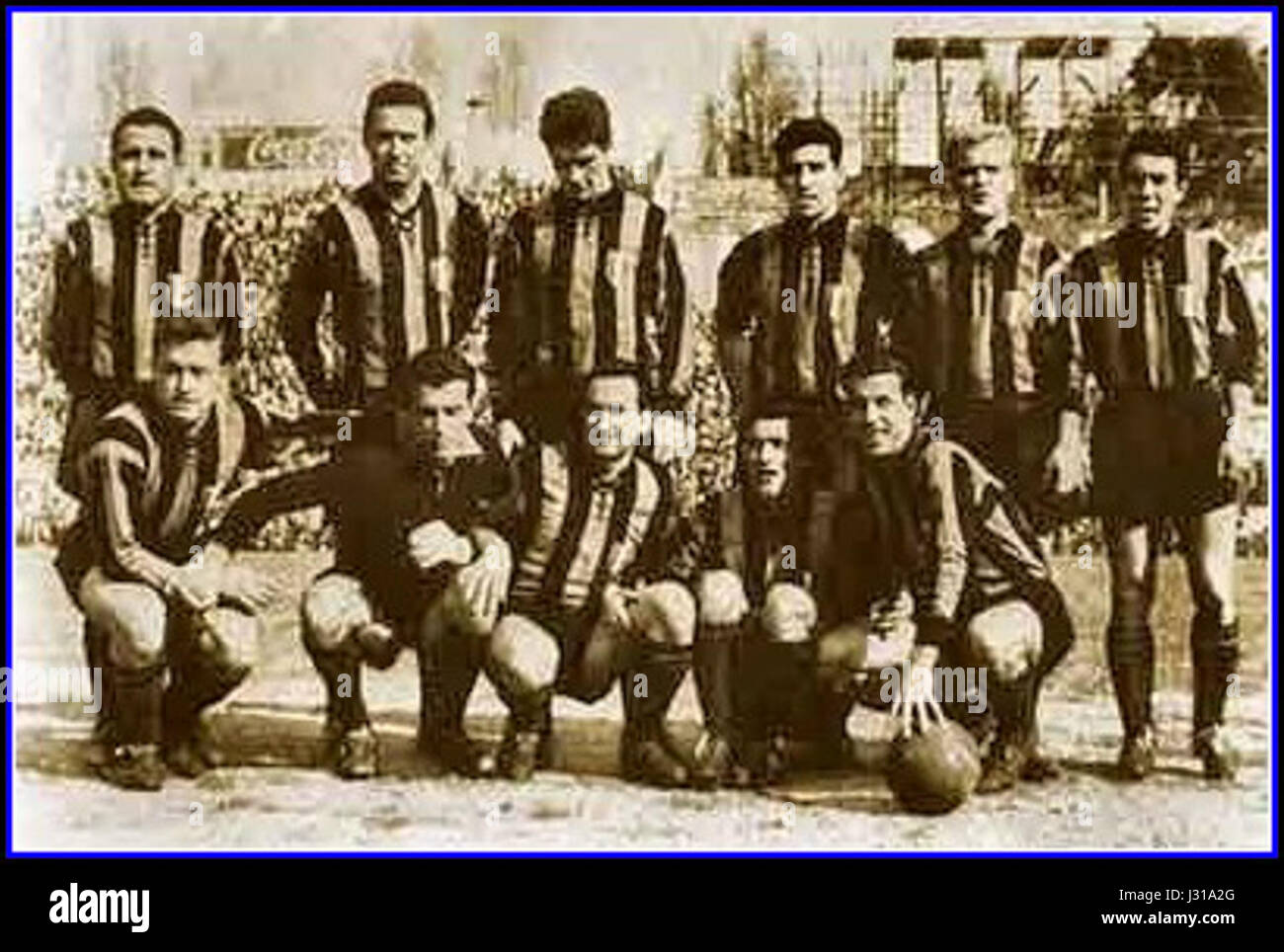 Il s'agit de la saison 1953-54 de l'Inter Milan, un club de football italien. La période a été marquée par des succès significatifs dans le football italien, contribuant à l'histoire historique du club. Banque D'Images
