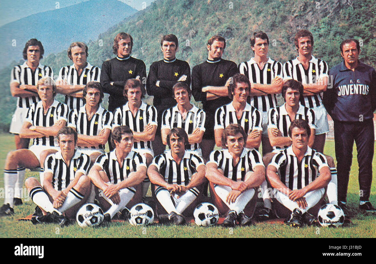 La saison 1974-75 de la Juventus Football Club fait partie de la longue histoire du club dans le football italien. Pendant cette période, l'équipe A participé à des compétitions nationales et internationales, contribuant ainsi à l'héritage du clubâ€™ dans le football européen. Banque D'Images