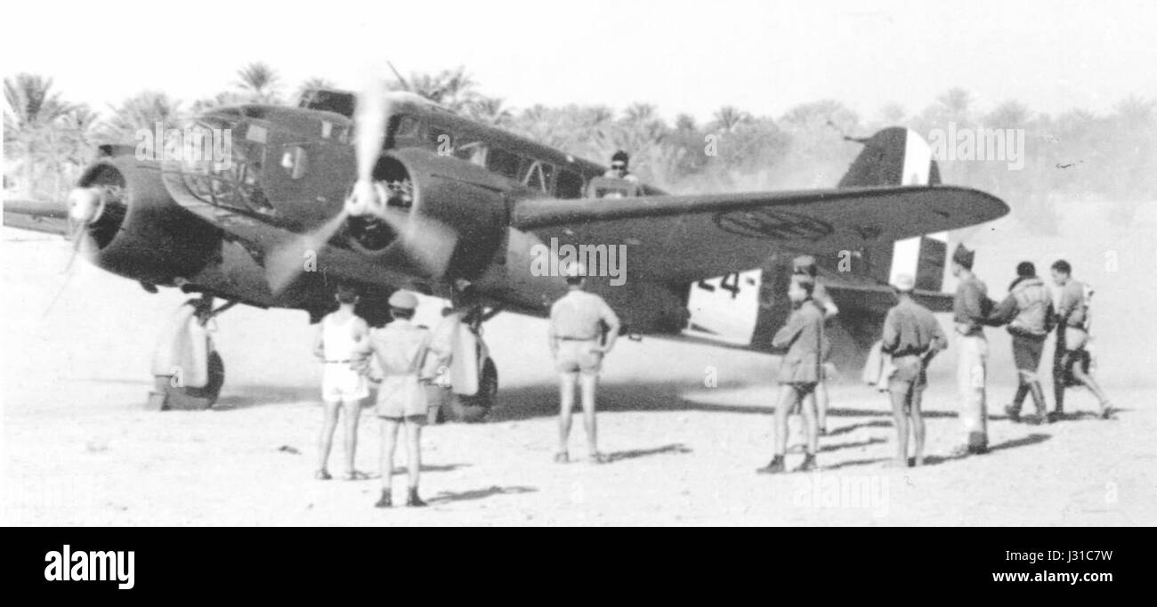 Le Caproni 312 fait référence à un modèle spécifique d'avion conçu par le constructeur italien Caproni. Il est associé à l'aviation historique, probablement un modèle utilisé au début et au milieu du XXe siècle. Banque D'Images