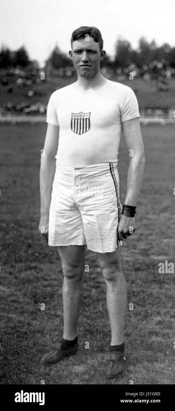 Alma Richards était une athlète américaine médaillée d'or olympique en saut en hauteur. Cette entrée fait probablement référence à ses réalisations en athlétisme et à son impact sur l'histoire du sport. Banque D'Images