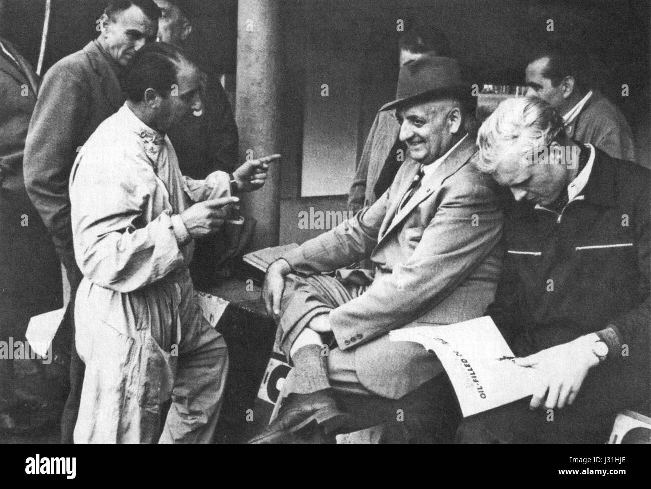 La Scuderia Ferrari - Monza, 1953 - Enzo Ferrari & Mike Hawthorn Banque D'Images