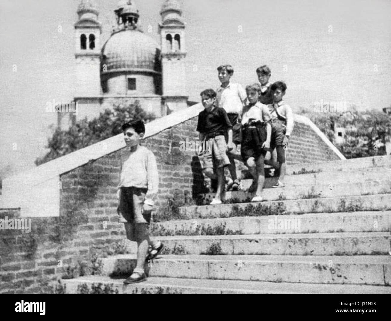 L'ouvrage intitulé « Doc Venezia minore 1942 » fait probablement référence à une documentation historique ou à une œuvre culturelle centrée autour de Venise en 1942, mettant en valeur des aspects de l'histoire de la ville pendant la première Guerre mondiale Banque D'Images