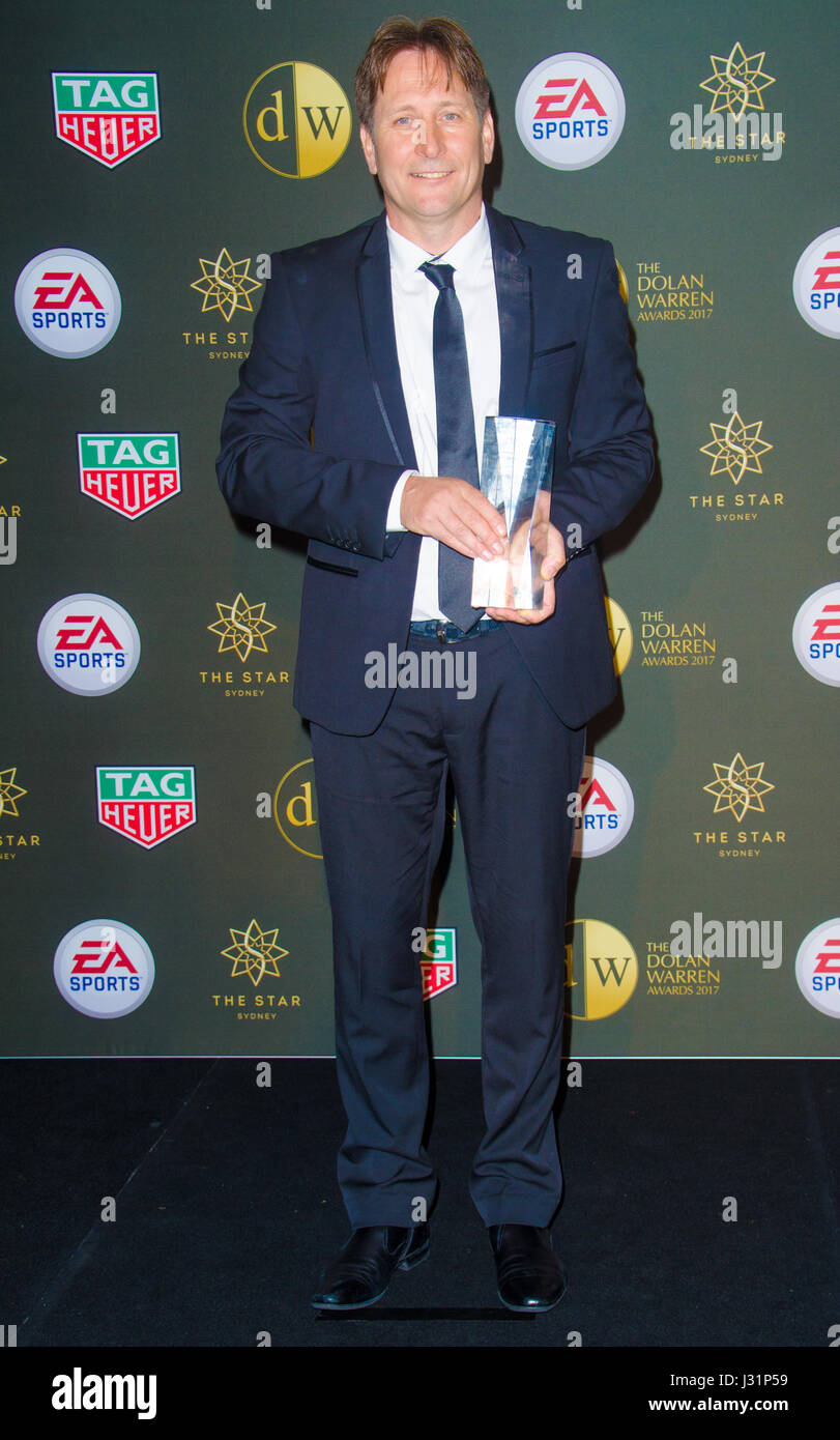 Sydney, Australie - 1er mai 2017 : Dolan Warren prix lors de l'événement Star Casino Centre à Sydney, Australie. En image award winner Bobby Despotovski. Credit : mjmediabox / Alamy Live News Banque D'Images