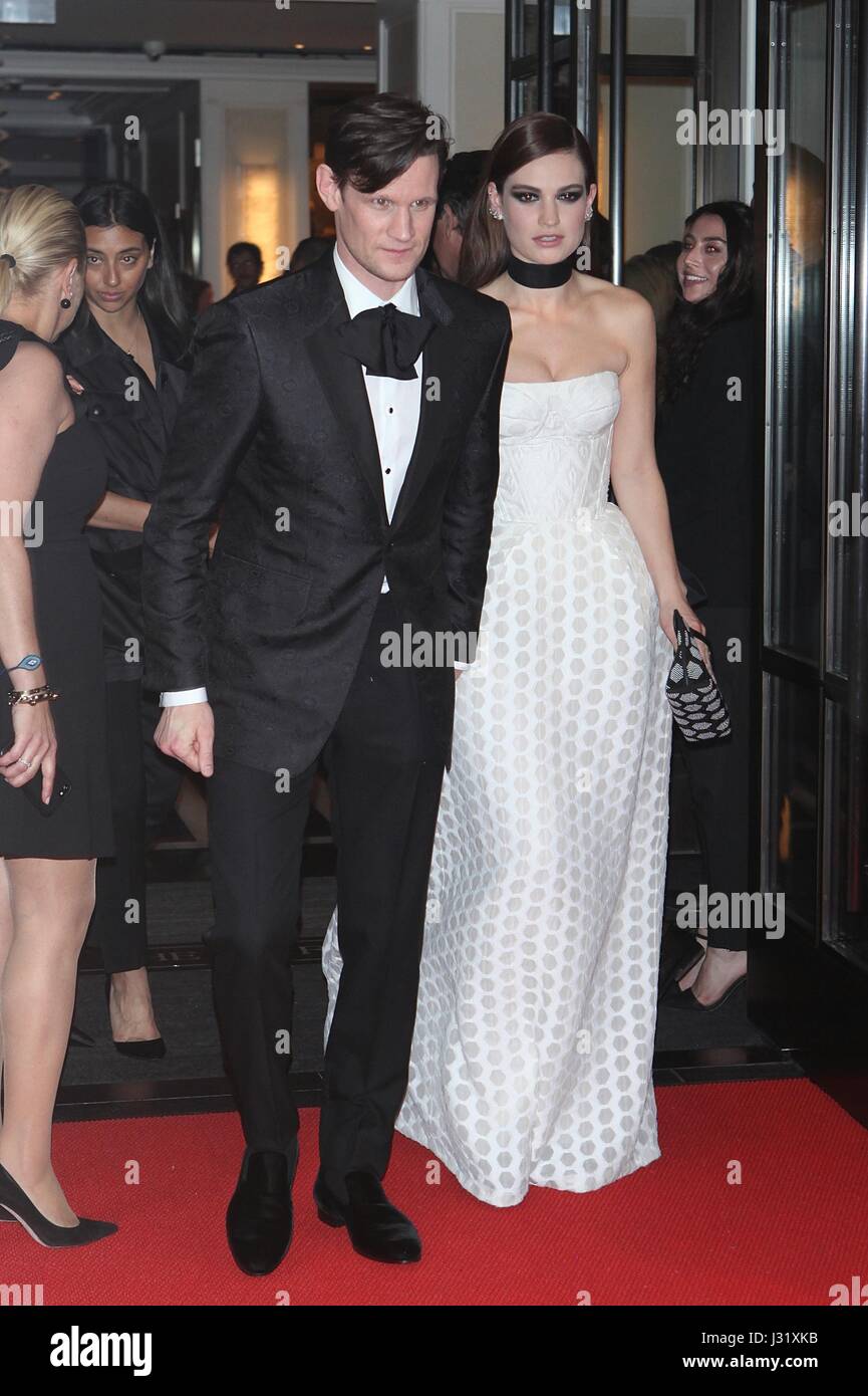 Matt Smith Et Lily James Matt smith and lily james Banque de photographies et d'images à haute  résolution - Alamy