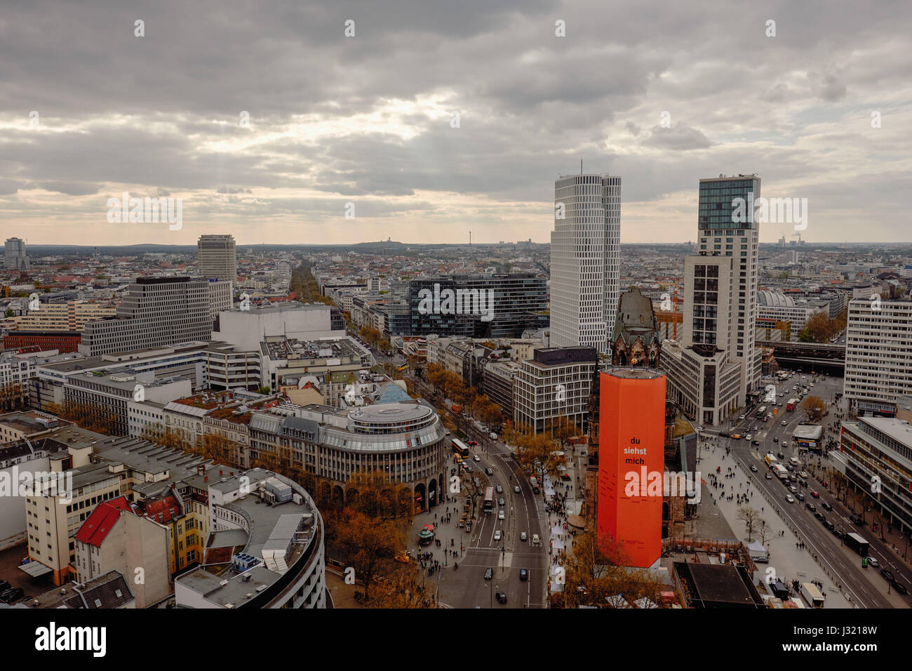 Berlin, Allemagne. Apr 20, 2017. L'hôtel 'Motel' (à gauche) et Waldorf Astoria (à droite) à la gare Bahnhof Zoo, le 20 avril 2017. Photo : Photo de l'alliance/Robert Schlesinger | worldwide/dpa/Alamy Live News Banque D'Images