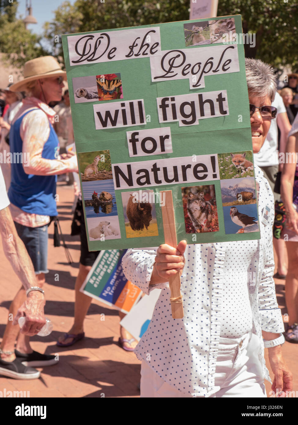 Les citoyens américains avec des pancartes au rally/mars pour la science sur le jour de la Terre 2017 en Arizona, USA. Banque D'Images