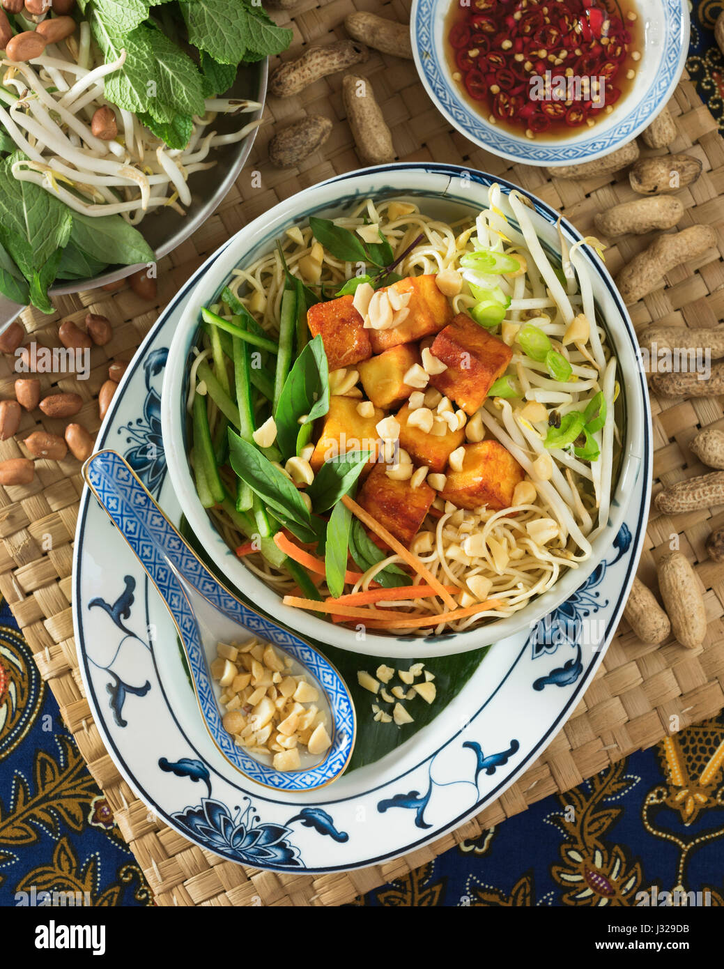 Bún Chay. Salade de nouilles vietnamiennes. L'alimentation au Vietnam Banque D'Images