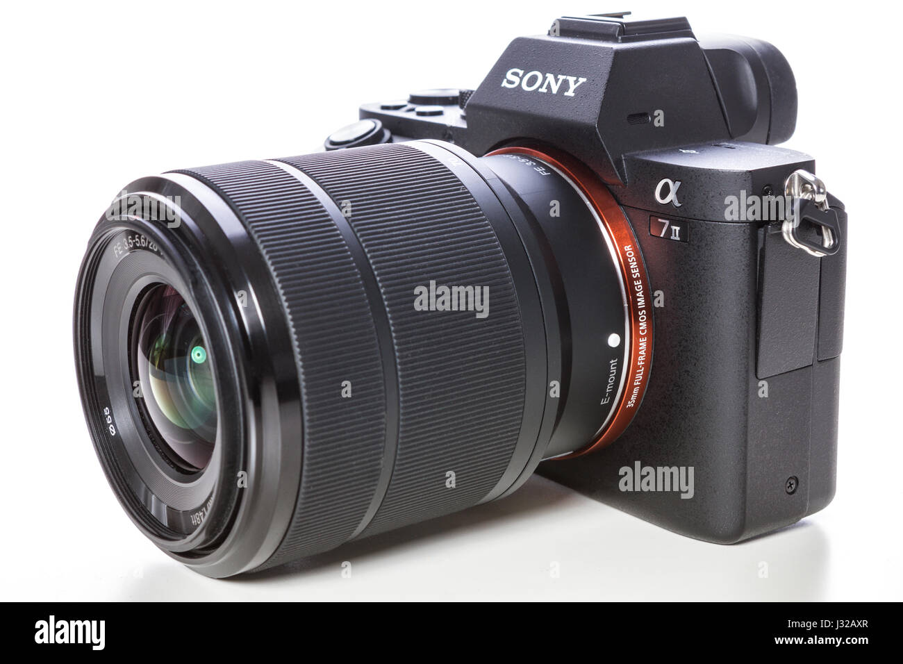 Sony Alpha a7 II Mirrorless le corps et l'objectif de l'appareil photo numérique. Plein cadre avec 24MP capteur CMOS Full Frame Banque D'Images