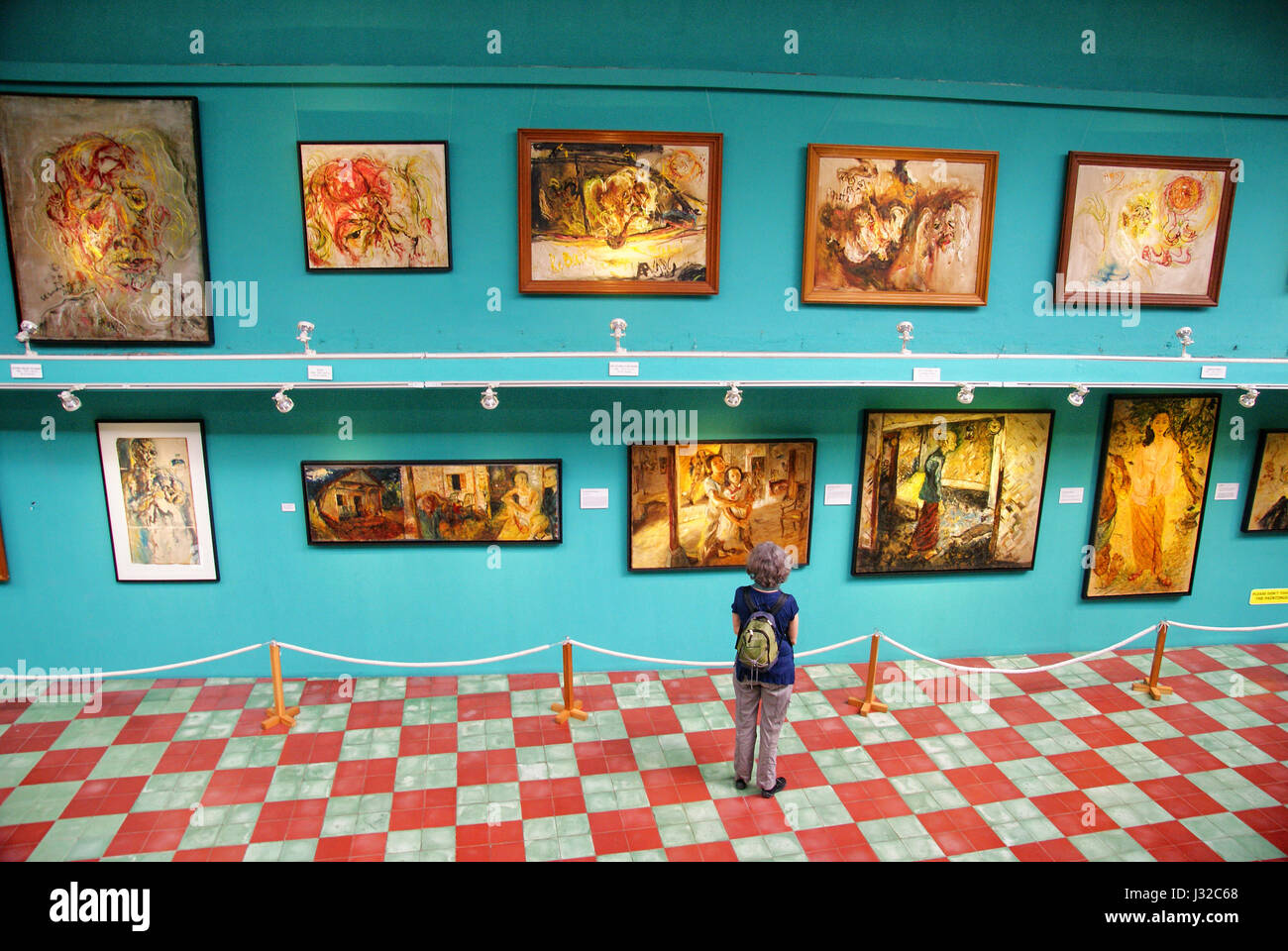 Personnes visitent le musée de peinture Affandi dans Yogyakarta Banque D'Images