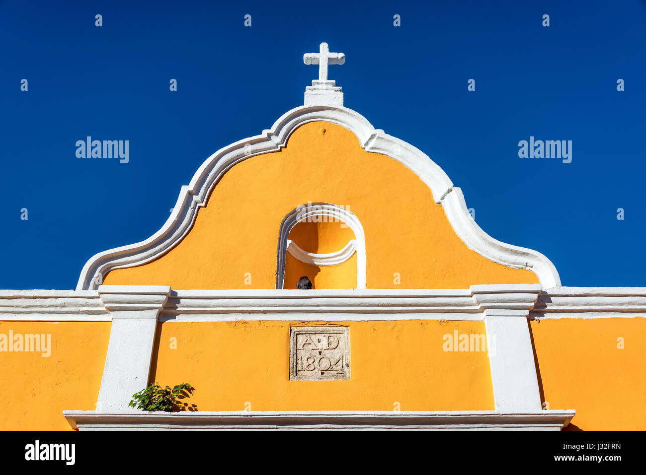 Belle architecture coloniale jaune dans le centre historique de Campeche, Mexique Banque D'Images