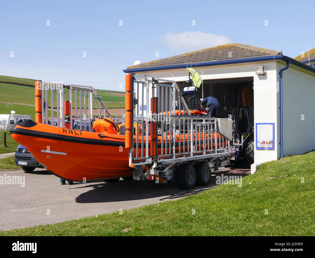 Les abeilles et de sauvetage de la RNLI St station de sauvetage, Cumbria, Angleterre Banque D'Images