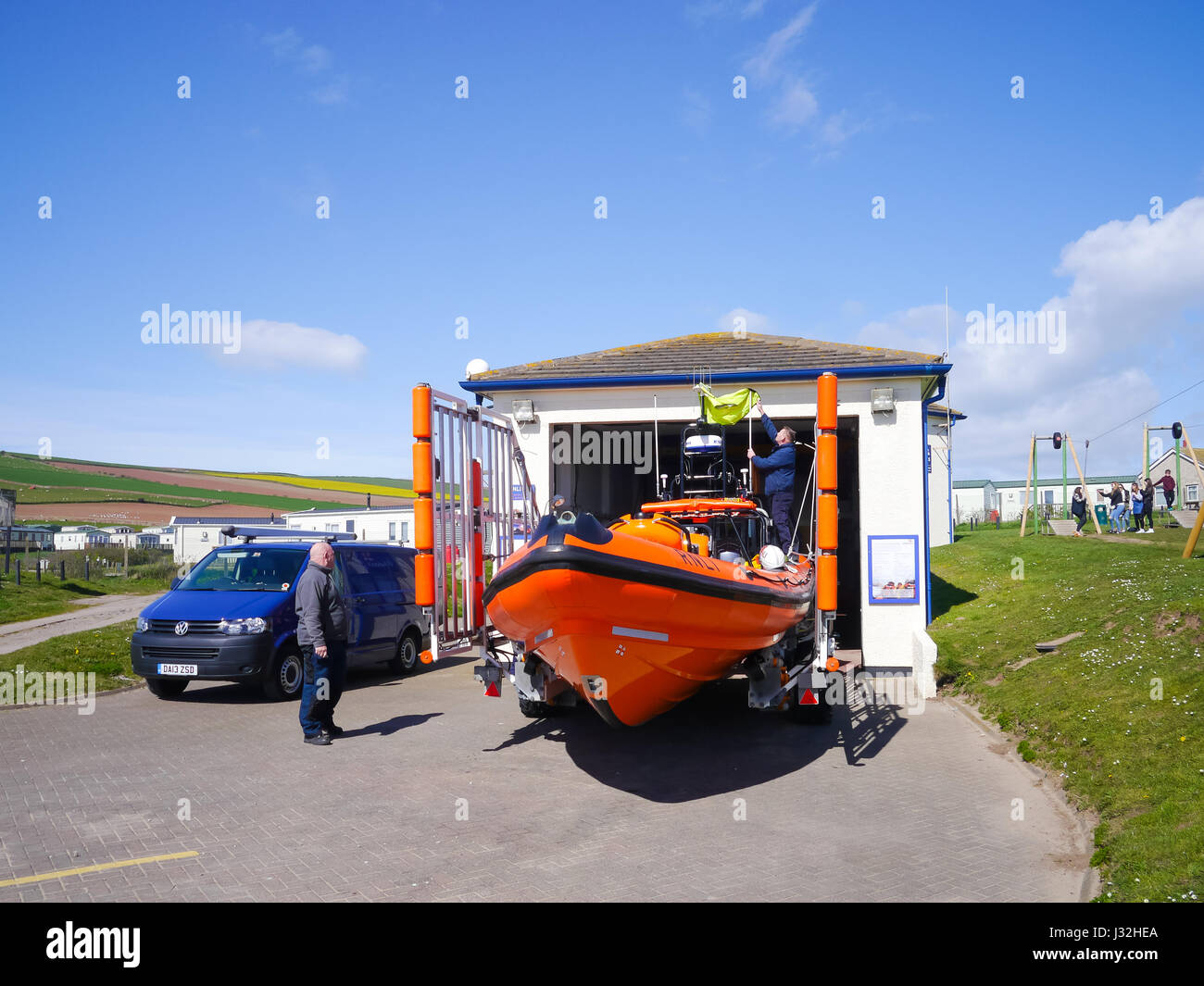 Les abeilles et de sauvetage de la RNLI St station de sauvetage, Cumbria, Angleterre Banque D'Images