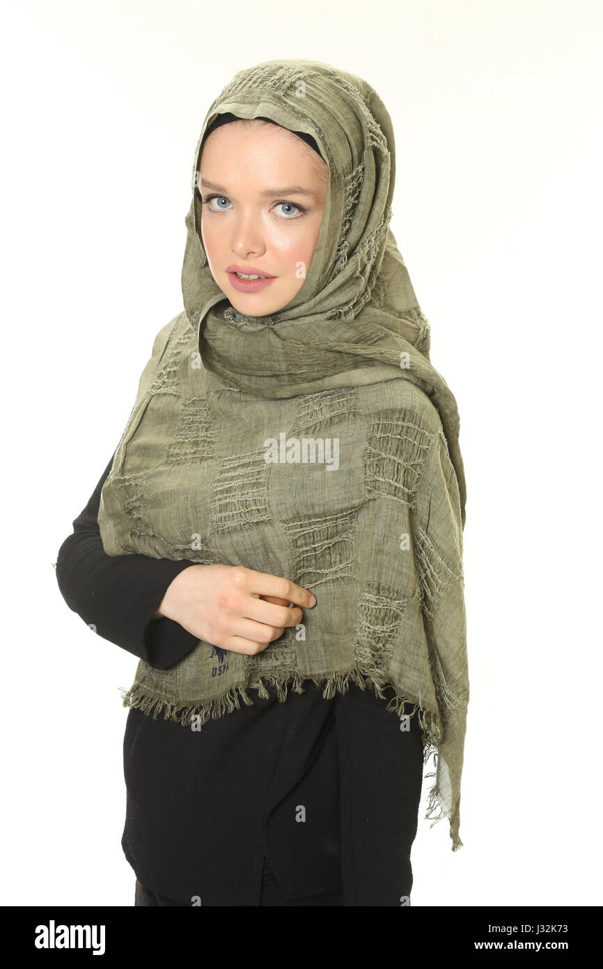Jeune femme musulmane avec écharpe Banque D'Images