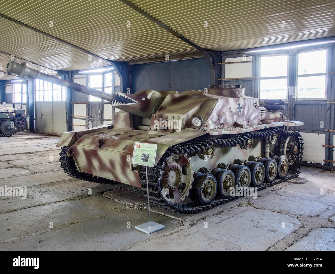 Le StuG 40 Ausführung G est un canon d'assaut allemand utilisé pendant la guerre mondiale IIIème partie de la collection du Kubinka Tank Museum, ce véhicule représente l'innovation dans la technologie militaire pendant la guerre, avec un accent sur la puissance de feu et la mobilité. Banque D'Images