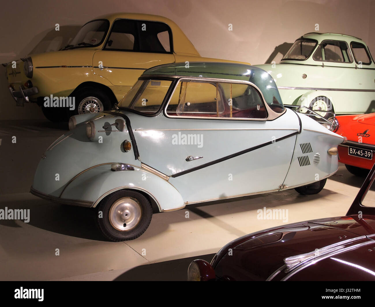 La Messerschmitt KR200 de 1959 est une microvoiture avec un moteur 6 cylindres de 200 cm3, produisant 10 chevaux et atteignant des vitesses allant jusqu'à 80 km/h. Ce modèle est connu pour sa taille compacte et son design distinctif. Banque D'Images