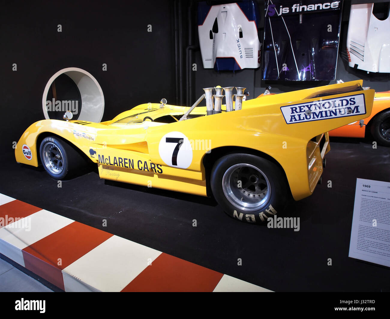 Une photographie de la McLaren M8F 1971, une voiture de course équipée d'un moteur 8 cylindres de 8,1 litres développant 750 chevaux. Ce modèle a été conçu pour les épreuves de course de haute performance. Banque D'Images