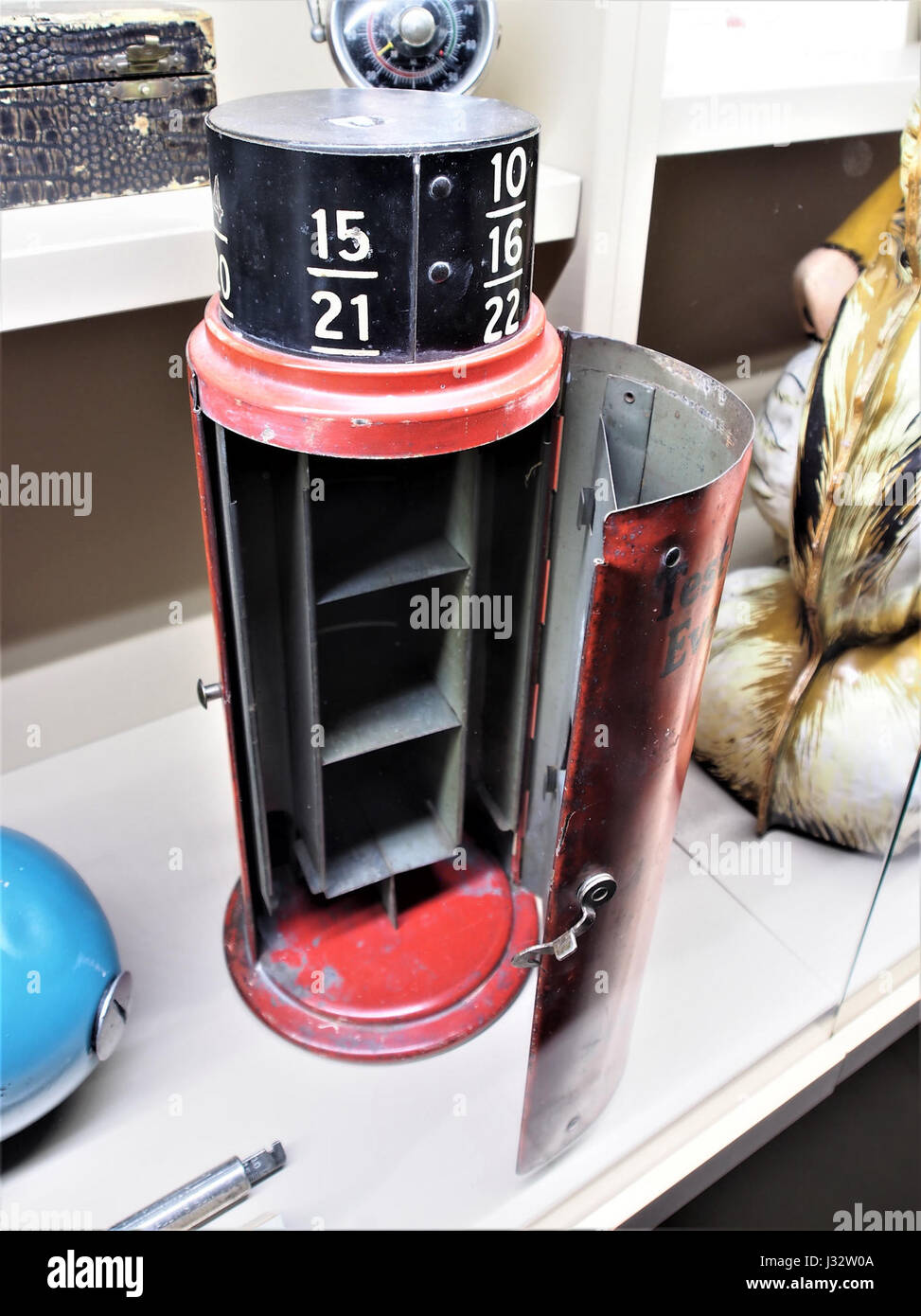 Une photo de Schrader du début du XXe siècle capture un moment historique important. L'image met en valeur le style photographique de Schrader, connu pour son réalisme documentaire. La photographie est un enregistrement visuel d'une époque, mettant l'accent sur des événements historiques ou sociaux importants. Banque D'Images